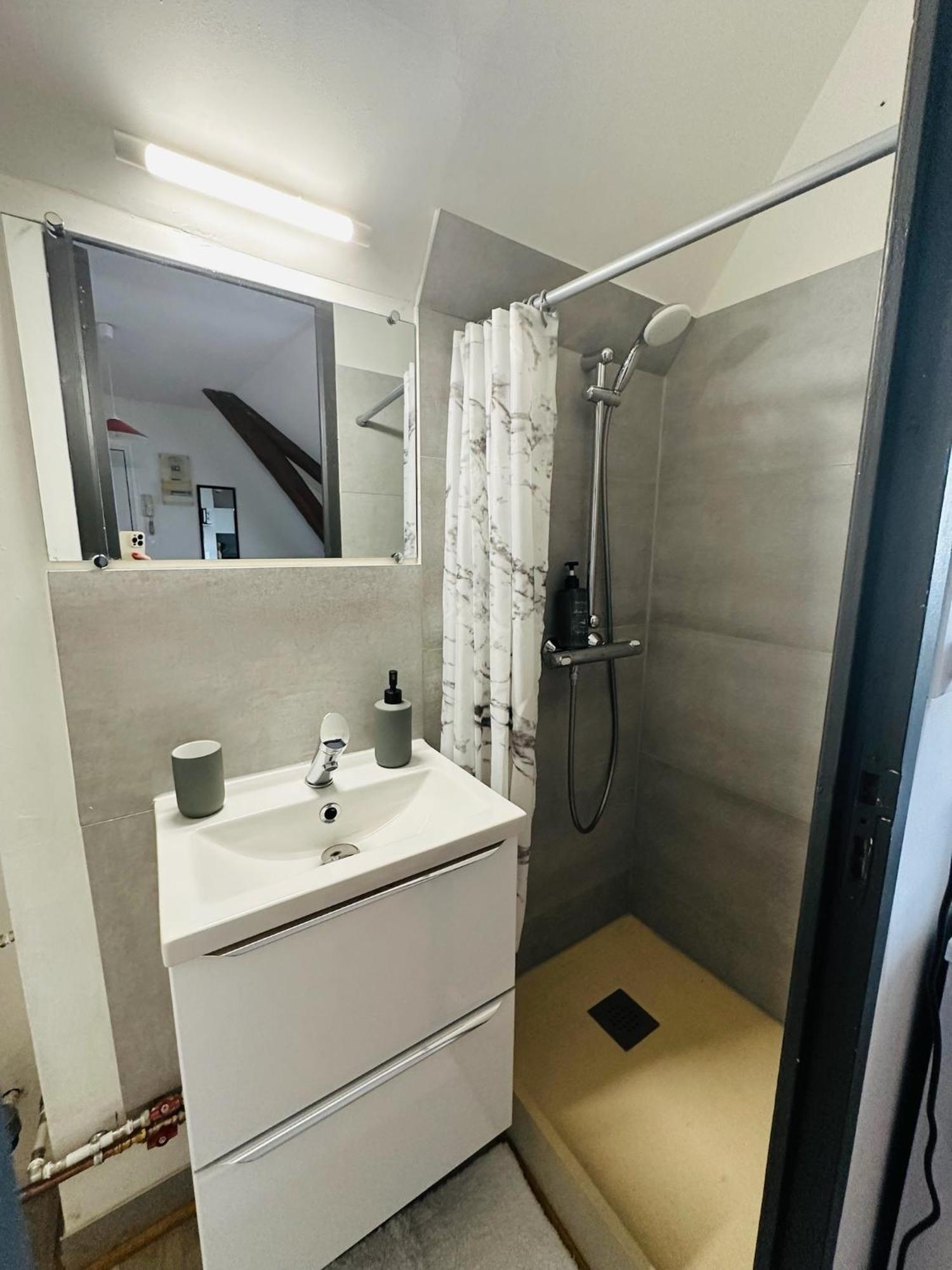 Studio 12 Proche Centre Ville Avec Wifi Parking Troyes Dış mekan fotoğraf